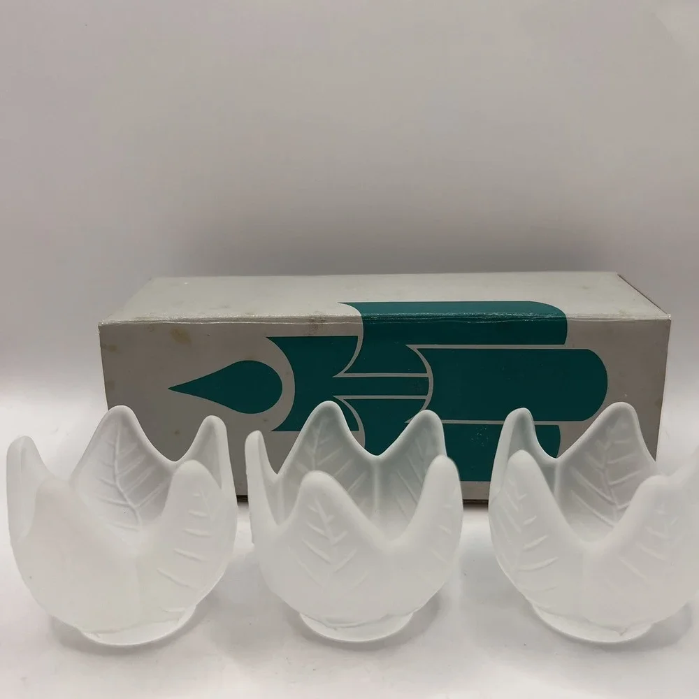 NEW PartyLite Frosted Lotus Blossom Trio Votive/Tealight Candle Holder P0290 Box - Picture 1 of 8
